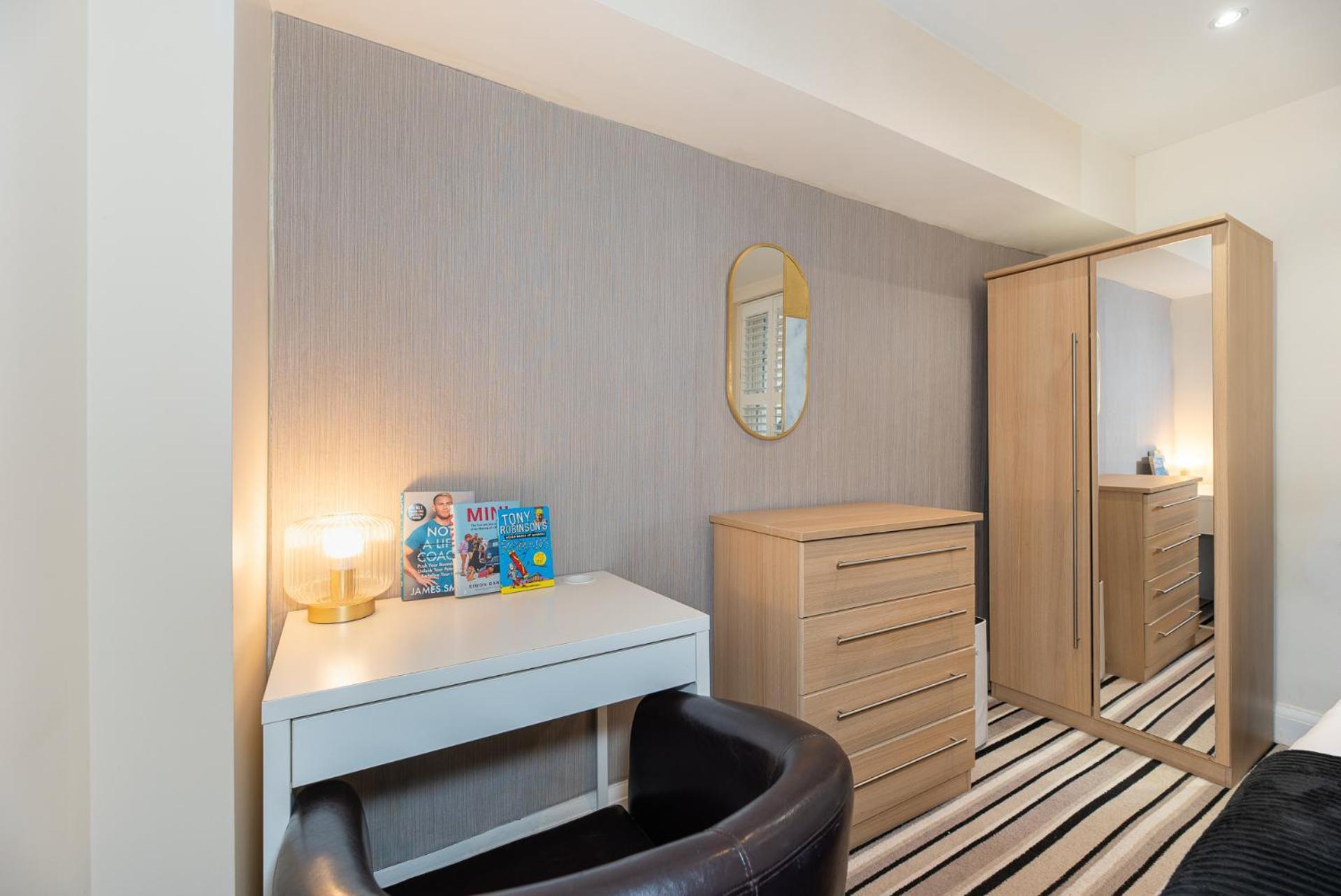3 Bedroom Apartment With Private Terrace In Pimlico, Westminster, Victoria London Exterior photo